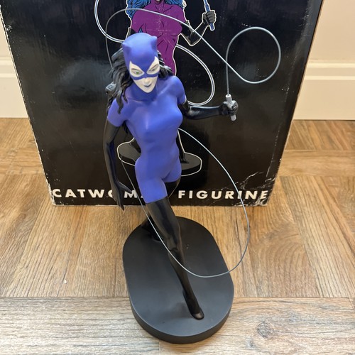 Catwoman purple statue warner - purple,