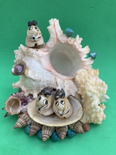 Vintage kitsch retro seashell - vintage,