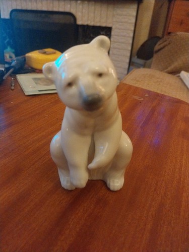 Lladro resting polar bear - polar,