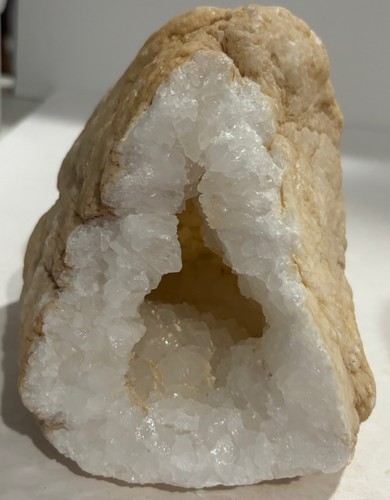 Large natural quartz crystal - large,