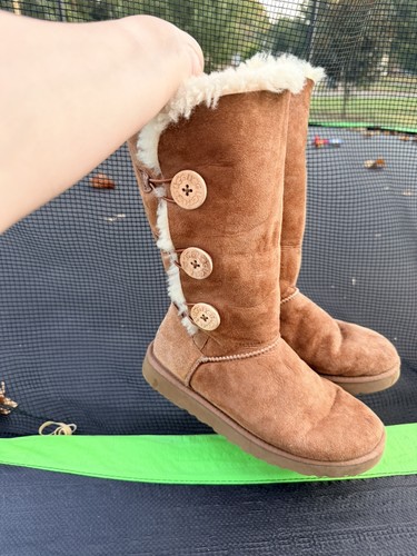 Ugg bailey button triplet - button, ii