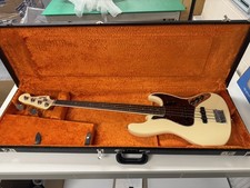 Fender American Vintage II 1966 Jazz Bass Guitar Olympic White & Hard Case