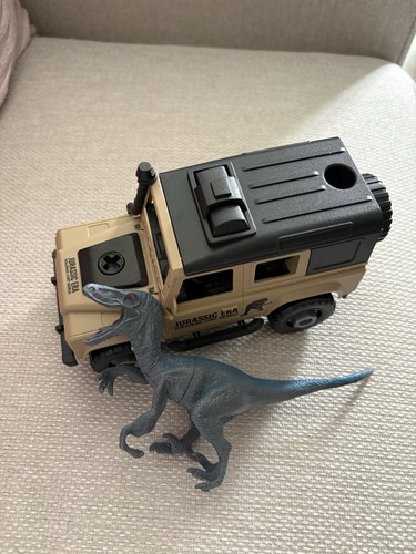 Safari jeep and dinosaur - , toys