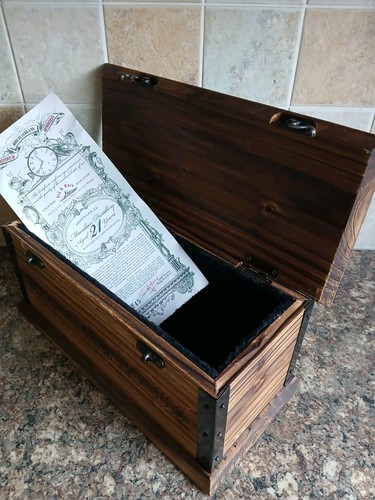 Empty wooden whisky box - , only