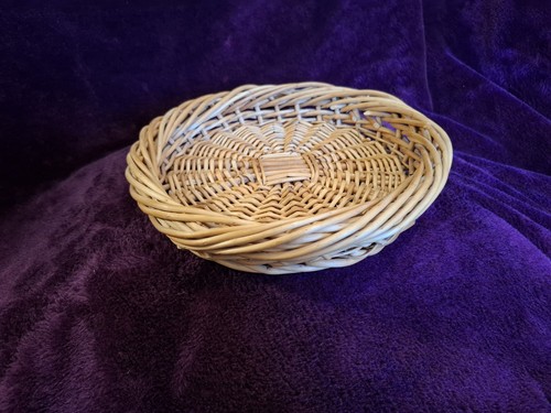 Vintage wicker round basket - round,