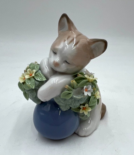 Lladro figurine sleepy - sleepy, kitten