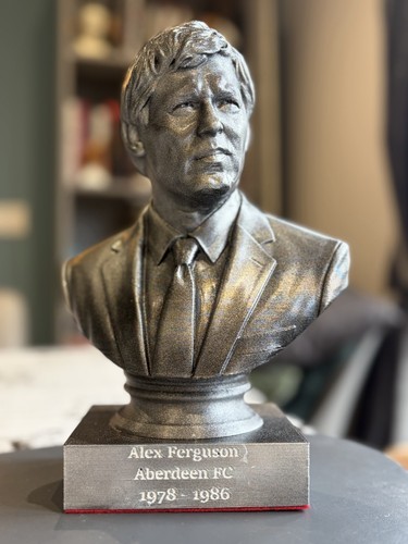 Alex ferguson statue aberdeen - statue,