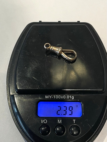 Solid 9ct rose - dog, clip