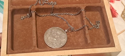 Queen elizabeth 1977 coin with - coin,
