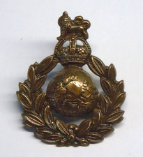 Kings Crown Royal Marine Corps Commandos Cap Badge - on lugs.