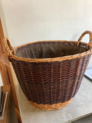 Large wicker and - wicker, log