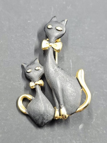 Vtg goldtone black enamel cat - black,