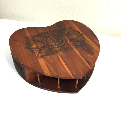 Vintage 1950s sewing box - sewing,