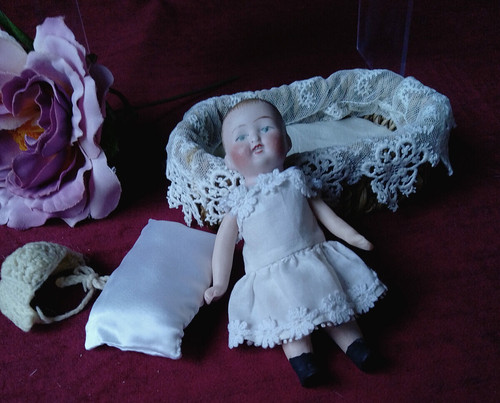 Sweet vintage hertwig doll - sweet,
