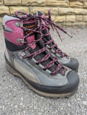 Women's Walking Boots. Women's Scarpa Goretex Shamroz Walking Boots Size 5