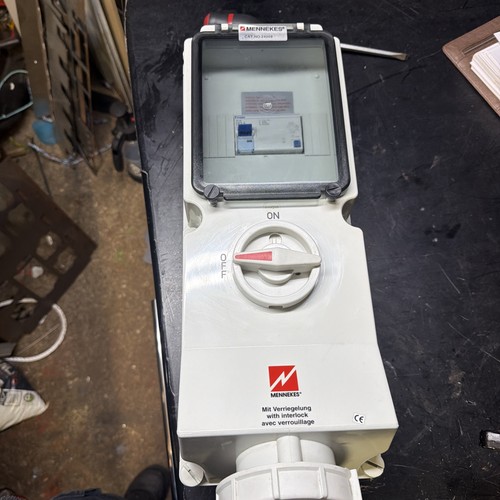 Mennekes 63a e 415v - +,