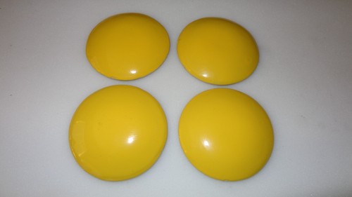 Four yellow ceramic - four, 4"