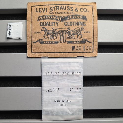 Vintage levi 200 - white, tab