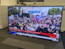 Samsung QE65Q67DAUXXU 65" QLED 4K Ultra HD Smart TV Slight Fault