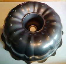 Heavy Duty Non-Stick Fluted Bundt Cake Tin 10.5" External Diameter 