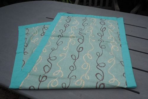 Blue single bed - bed, runner