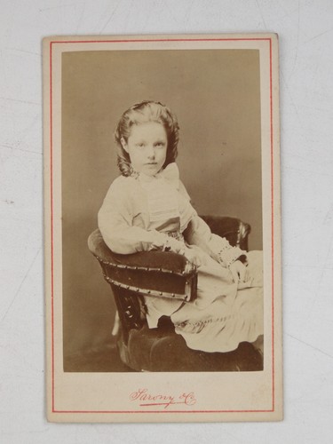 Young girl barbar years old - girl, 9