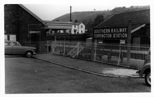 Torrington train station - train,