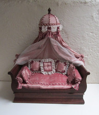 Artisan Doll House Miniature canopied Cavendish Day Bed by Reverie Miniatures