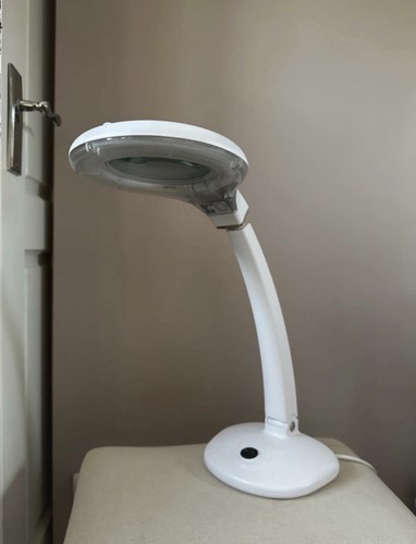 Magnifying lamp - magnifying,