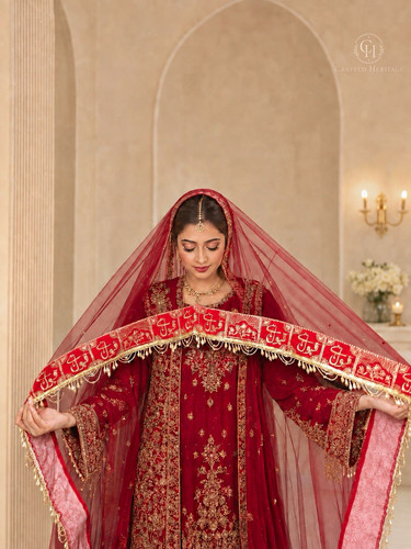 Qubool hai nikkah dupatta red - qubool,