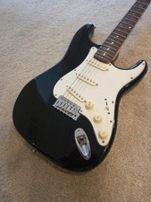 Fender SQUIER SE Stratocaster Full Thickness Solid Hardwood Body Unmarked Frets