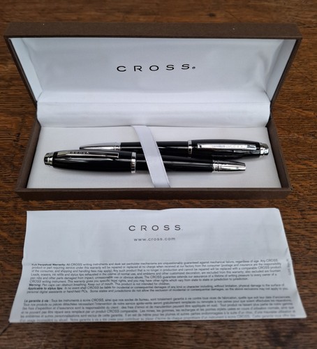 Cross dubai fountain - cross, pen