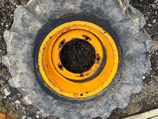 WHEEL AND TYRE 405/70R20 5 STUD