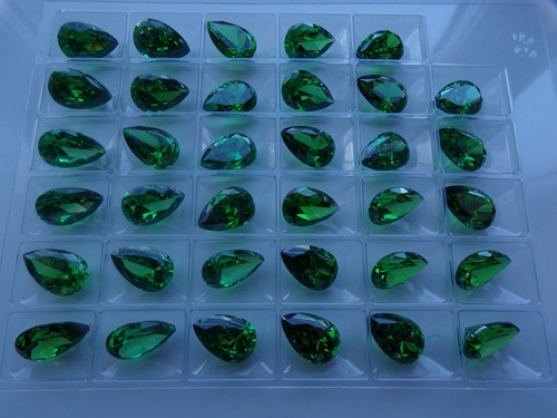 Light emerald green cubic - emerald,