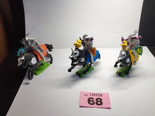 Britains deetail - deetail, (three)