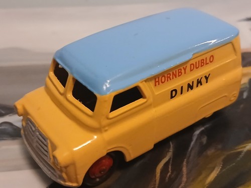 Dinky bedford cwt van - bedford, 10
