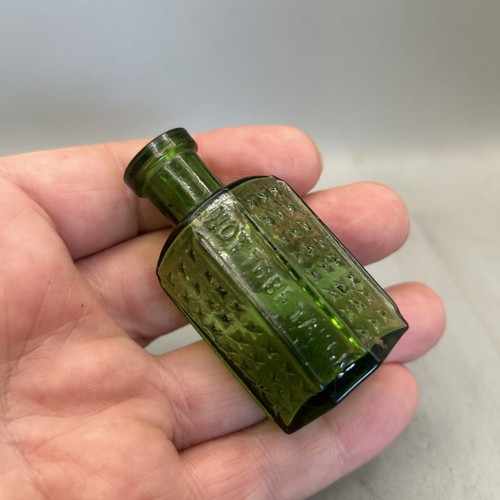Superb tiny green - tiny,