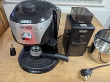 ? De’Longhi EC221.B 15 Bar Coffee Machine, Black with Grinder and Bash Bin!
