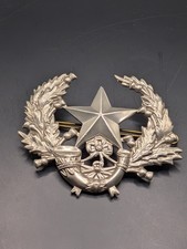 CAMERONIANS SCOTTISH RIFLES LARGE WREATH CAP BADGE IN WHITE METAL ON LUGS...