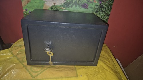 10l key operated steel safe - key,