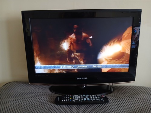 Samsung 4khd ready lcd - 22",