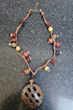 WOMEN'S FAT FACE WOODEN AND BEAD NECKLACE 