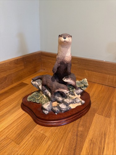 Border fine arts otter - border,