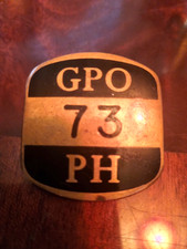 VINTAGE GPO PH POSTMAN ENAMEL BADGE No 73 CAP BADGE
