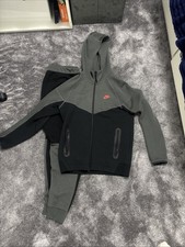 Size S nike tech fleece