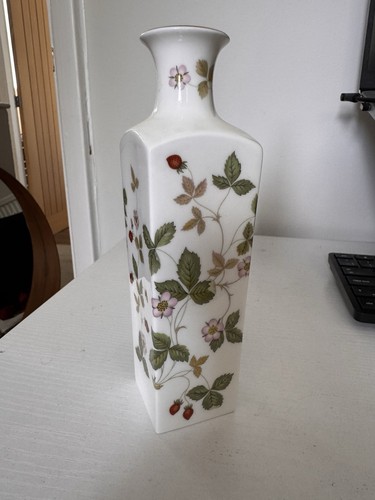 Wedgwood wild strawberry - "wild, strawberry"