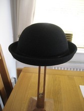 LADIES BLACK FELT HAT