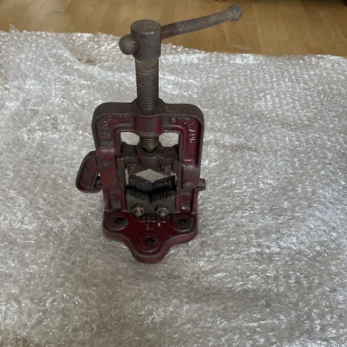 Record pipe vice - record,