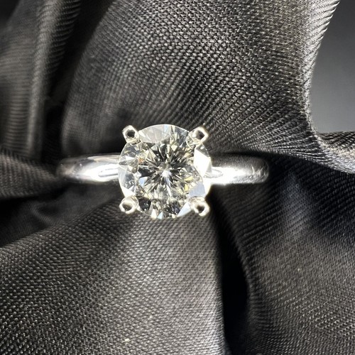 14k white gold - 0.68ct, leo