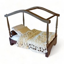 VINTAGE DOLLS HOUSE 4 POSTER BED WOOD FRAME WITH BEDDING FURNITURE MINIATURES